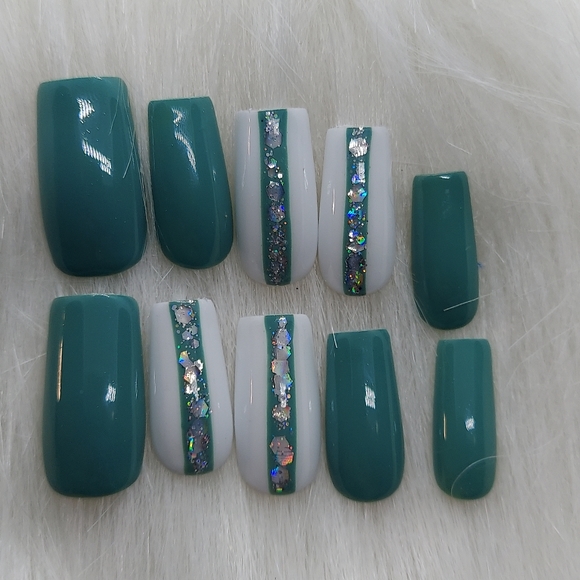 Green and White Glitter Nails - Picture 7 of 8